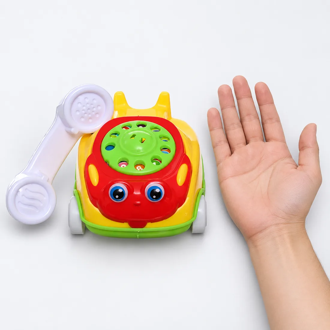 Brinquedo carro telefone 99 Toys TOYS24025 — escala