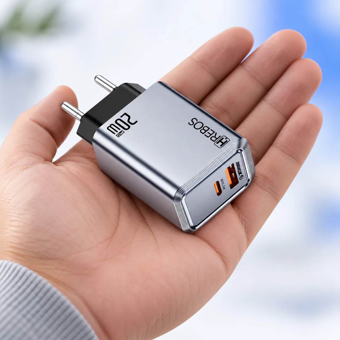 Carregador 20W duas entradas USB e Tipo-C com cabo Hrebos CRG-264CI — escala
