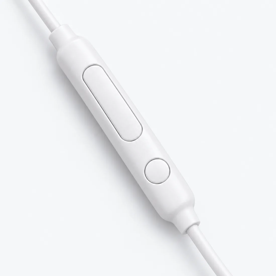 Fone de ouvido P2 com microfone e controle de volume branco — detalhe