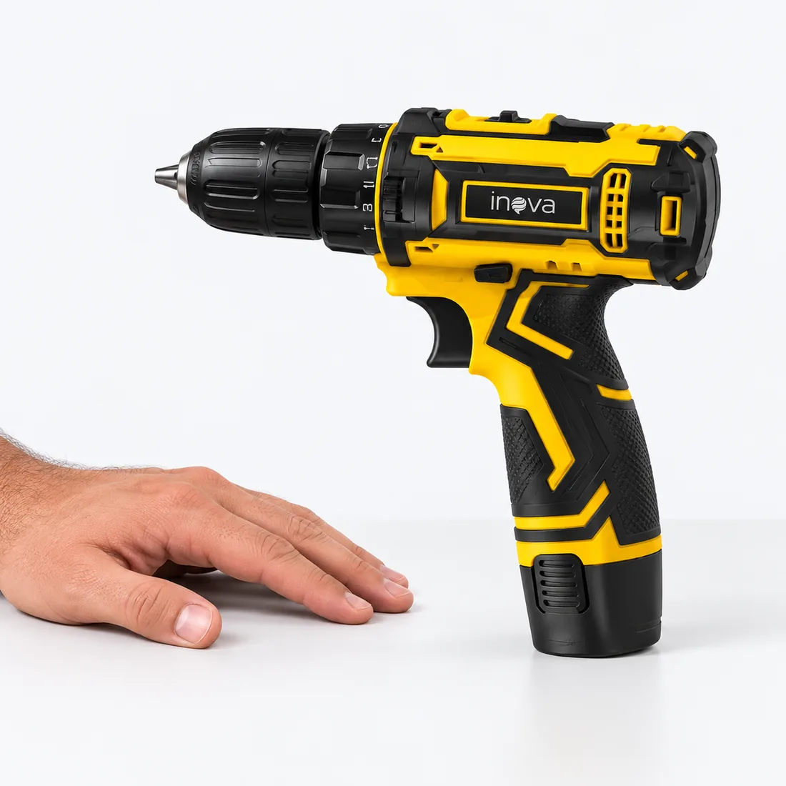 Furadeira de lítio escovada 12V Inova SCR12912 — escala