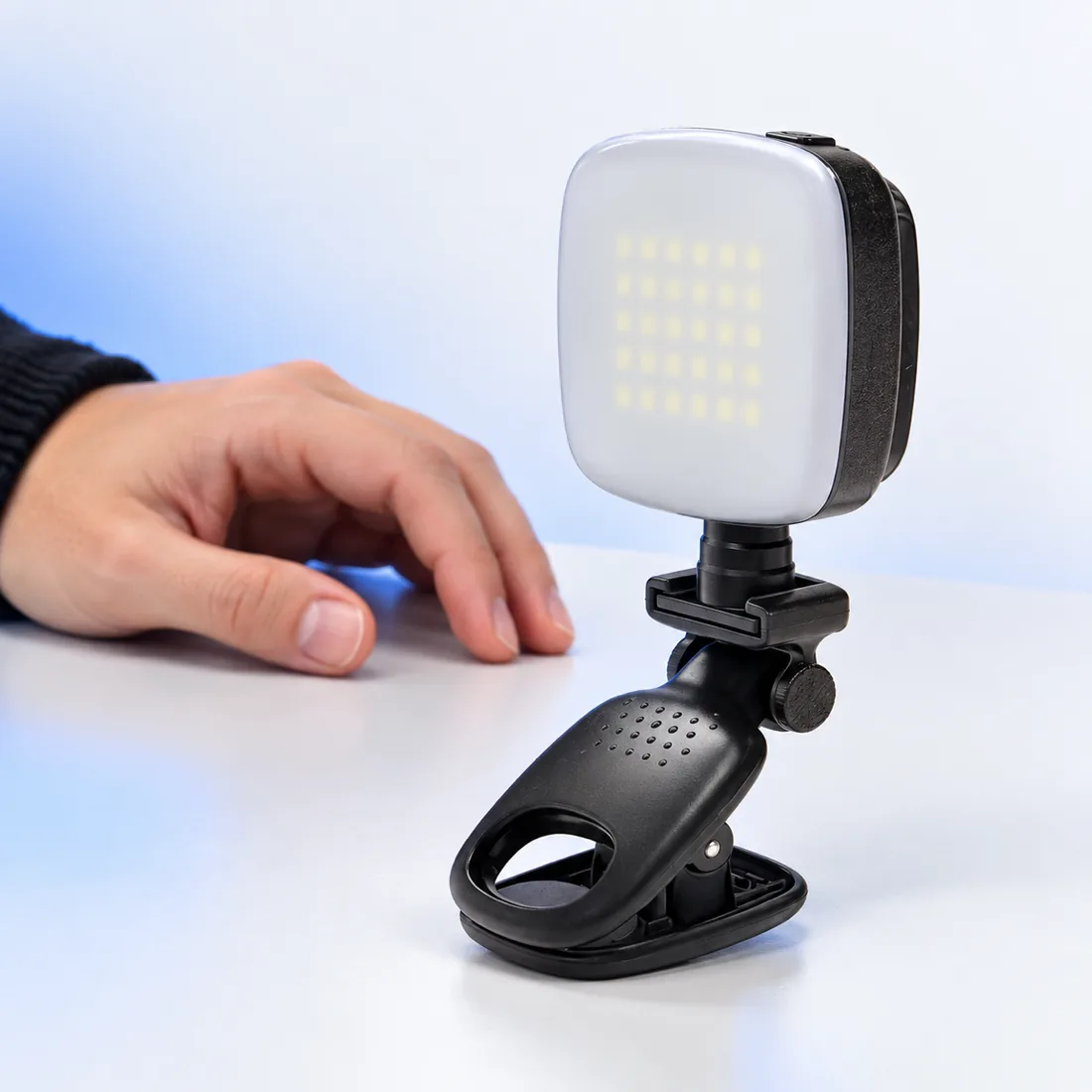 Iluminador portátil com luz de LED e clip ajustável KAIDI KD-D5 — escala