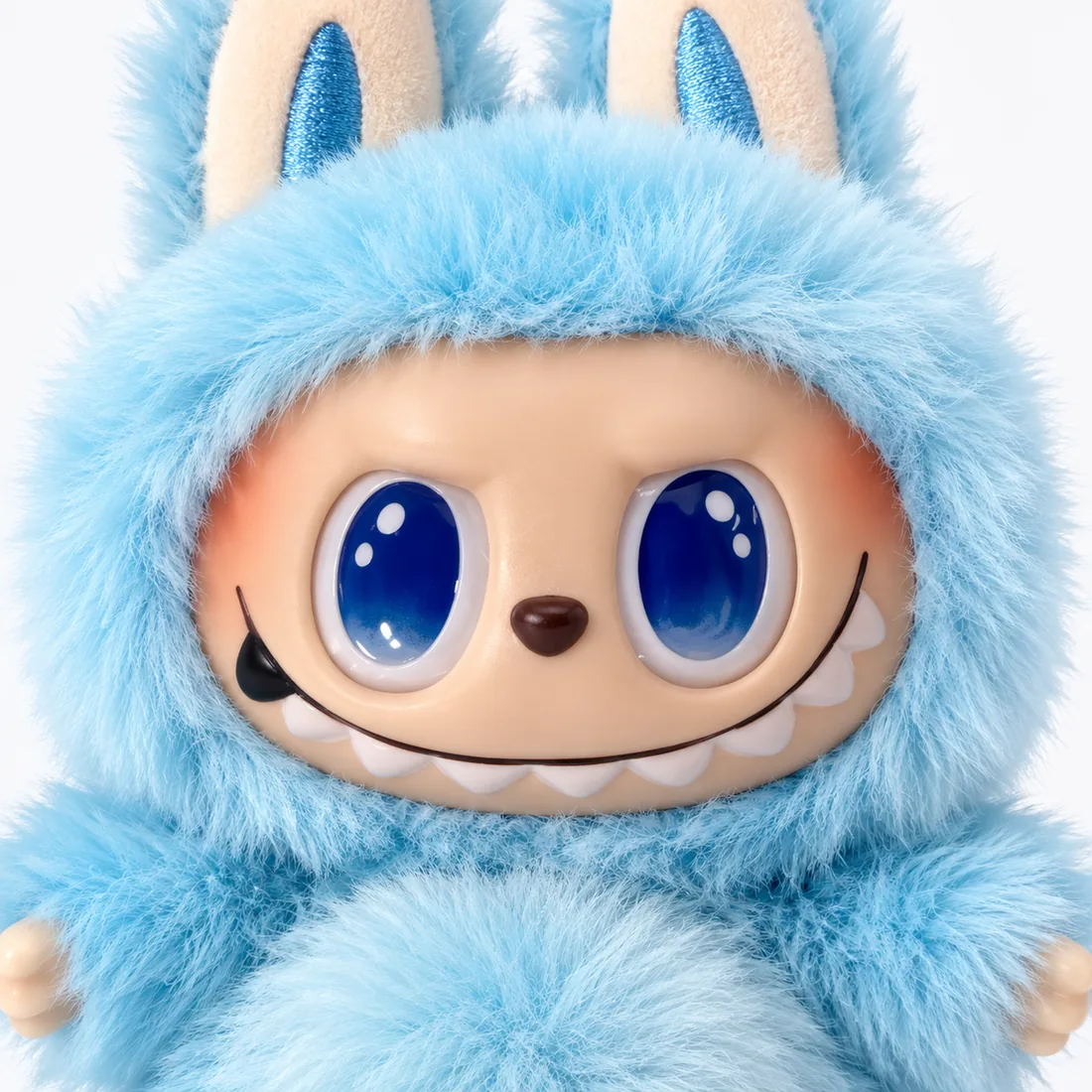 Labubu boneco de pelúcia 3ª geração — detalhe