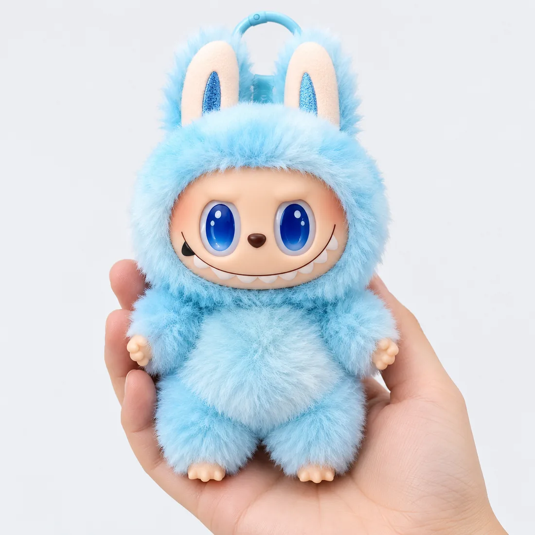 Labubu boneco de pelúcia 3ª geração — escala