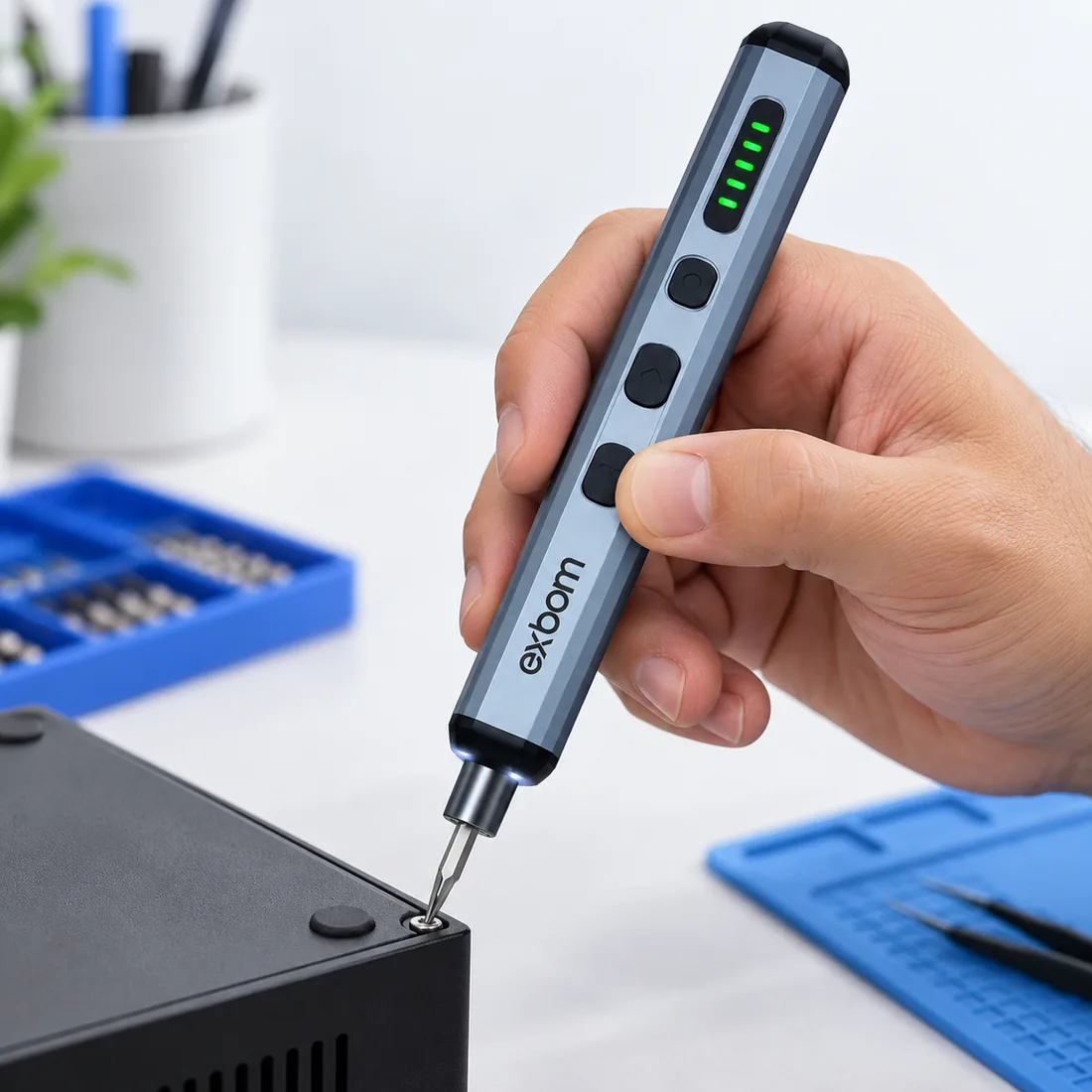 Parafusadeira elétrica de precisão sem fio magnética Exbom PRO-CKE6800 — uso