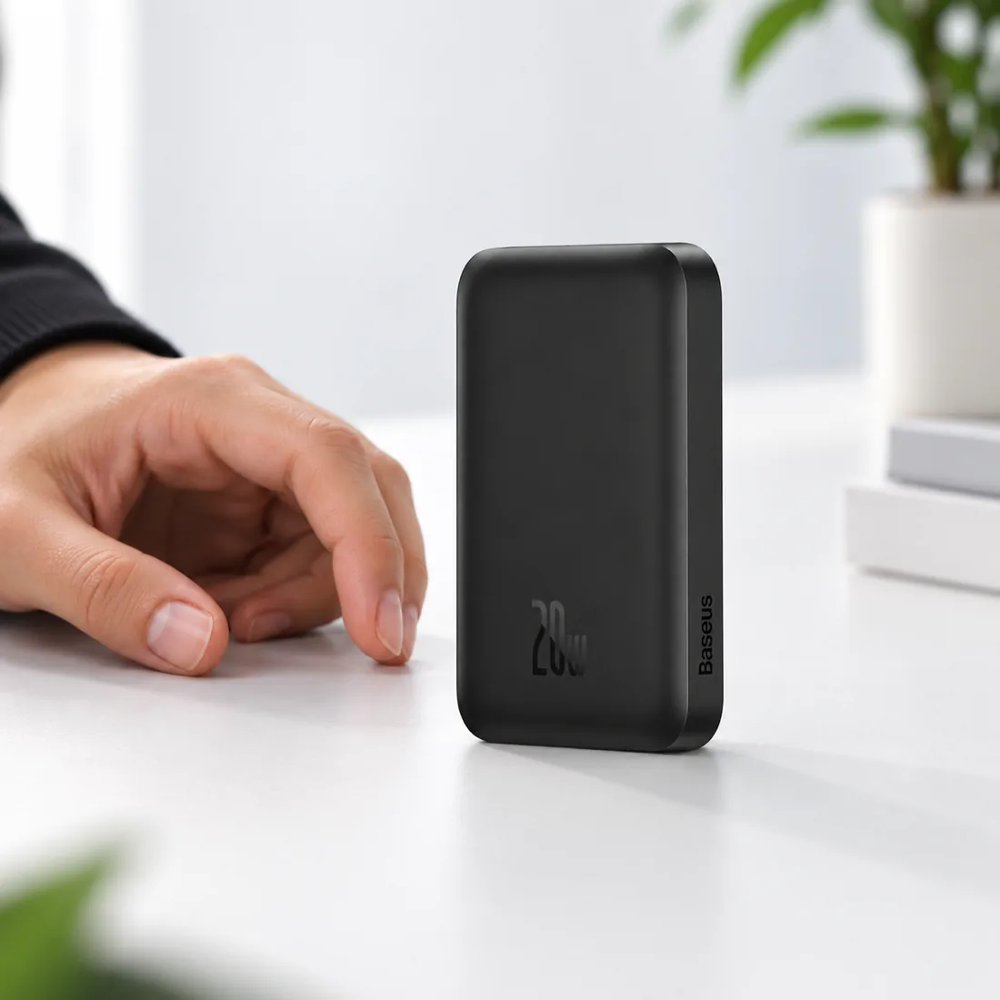 Power bank Baseus 10000mAh ultra fino — escala