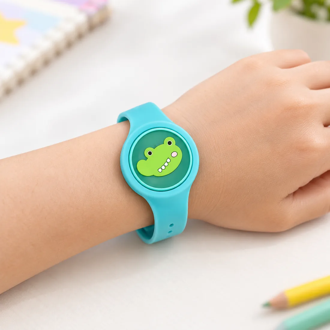 Pulseira repelente infantil proteção anti mosquito LED — uso