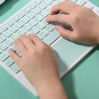 Teclado sem fio Bluetooth com touchpad — foto do produto